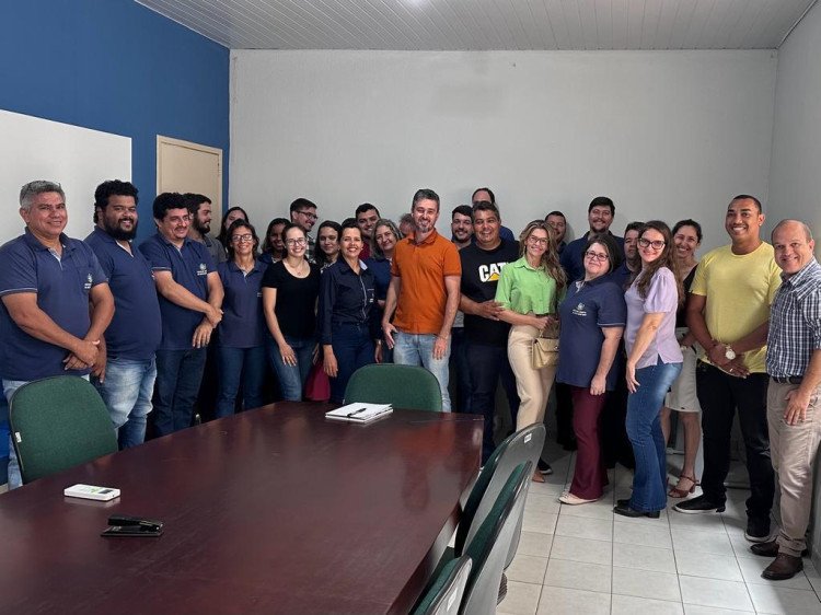 Prefeito Jamis Silva dá posse a novos secretários e chefes de departamentos
