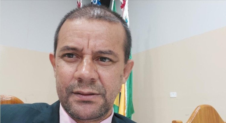 Van da saude que transporta pacientes de São José dos Quatro Marcos para tratamento em Cuiabá   tem 10 anos de uso; vereador Renilso solicita recursos para compra de uma van nova