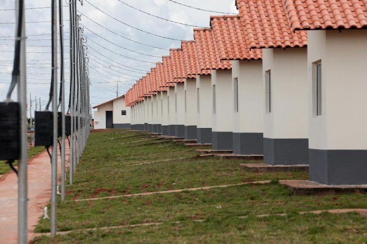 Mirassol D'oeste e Glória D’Oeste estão entre os municípios conveniados com o governo estadual para receber casas populares