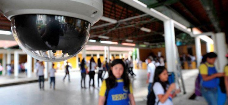 Governo de Mato Grosso vai começar a instalar câmeras de monitoramento nas escolas estaduais