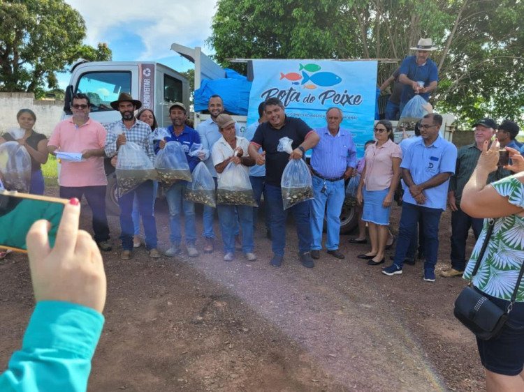 Prefeitura realiza entrega de alevinos de Pacu para Piscicultores da Agricultura Familiar de São José dos Quatro Marcos