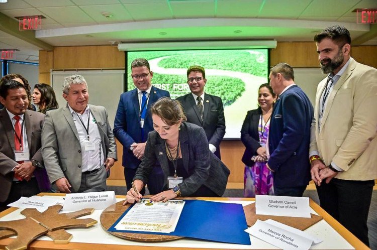 Mato Grosso assina criação da Câmara de Bioeconomia da Amazônia em Miami
