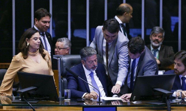 Câmara conclui votação do projeto que altera regras eleitorais