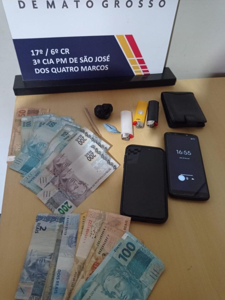 Em São José dos Quatro Marcos, a Polícia Militar realizou 3 apreensões e prisão de homens dirigindo sem CNH, sob influência de álcool, tráfico de drogas e consumo pessoal de entorpecentes
