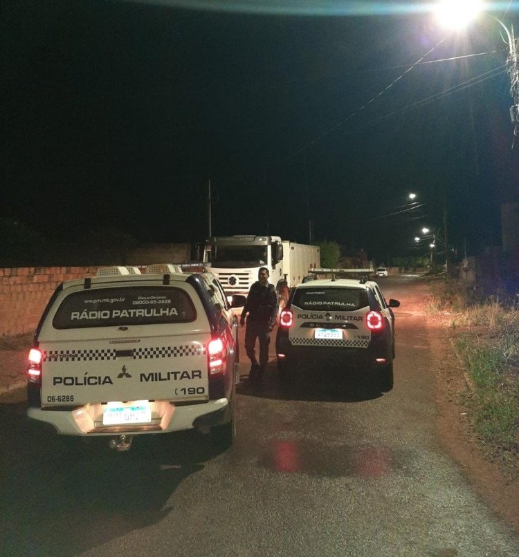 Polícia Militar Recupera Caminhão Carregado de Combustível e Prende 03 Suspeitos na Operação em Araputanga; caminhao foi roubado em uma fazenda na região de Tangará da Serra