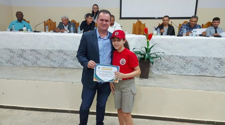 Câmara Municipal de São José dos Quatro Marcos Homenageia o Projeto Social Bombeiros do Futuro por Contribuir à Formação dos Jovens