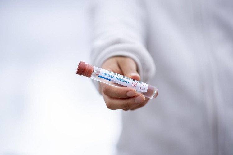 COVID 19: Saúde antecipa nova dose da bivalente para idosos