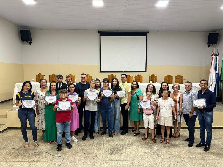 Câmara de Vereadores de São José dos Quatro Marcos Homenageia COOPEQ, Professor e Alunos por Destaques na Educação