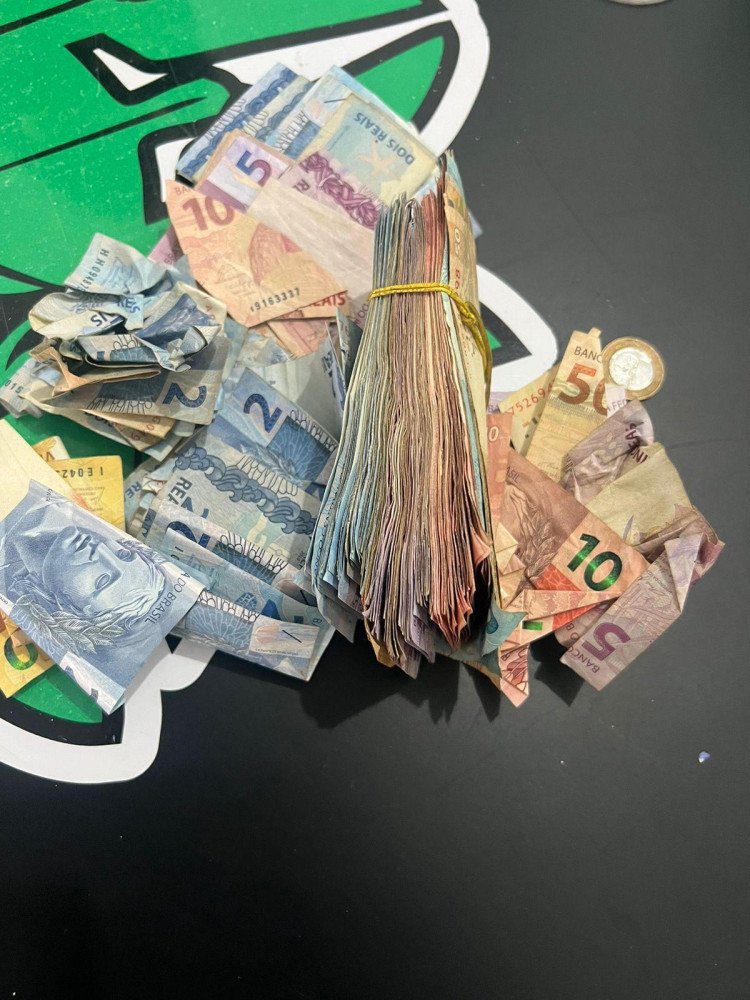 ROUBO EM SÃO JOSÉ DOS QUATRO MARCOS E MIRASSOL D’OESTE: Polícia Militar age com rapidez e prende indivíduo recuperando cerca de R$ 1.817,45 e apreendendo arma branca