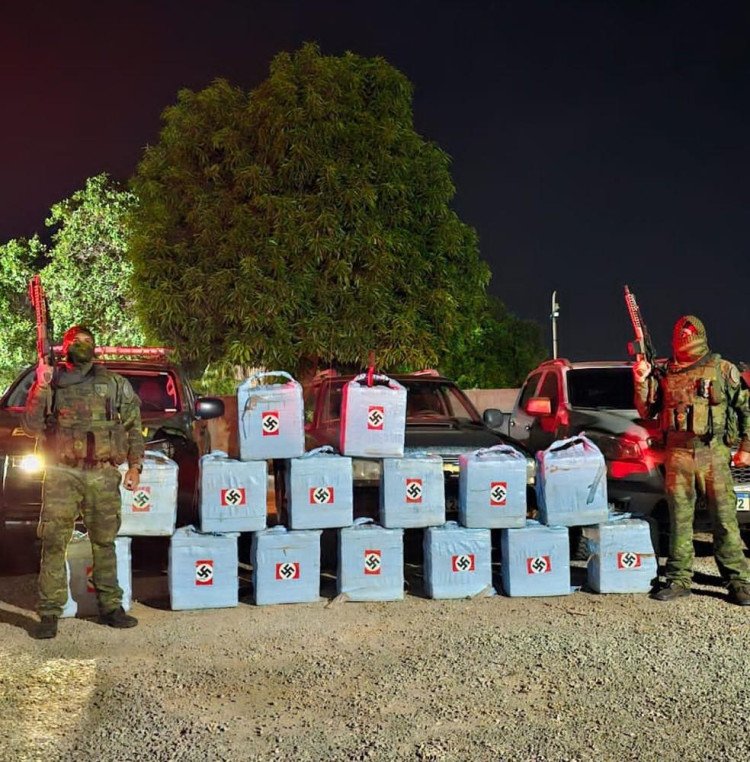 Suspeito é detido com 500 kg de cocaína em fardos com suástica em Conquista D'Oeste