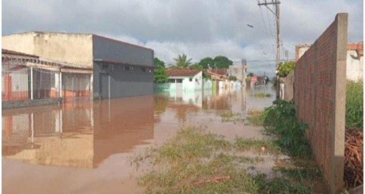Deputado Valmir Moretto anuncia auxílio para população atingida por fortes chuvas em Cáceres