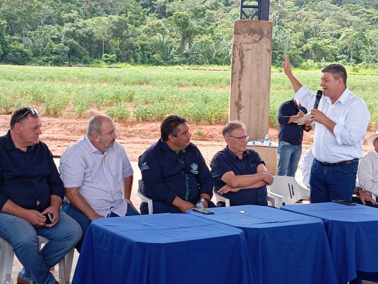 Em Pontes e Lacerda, Deputado Estadual Valmir Moretto, prefeitos e vereadores, acompanham Secretário de Saúde de MT em inspeção de terrenos para contrução do Hospital Regional no Vale do Guaporé