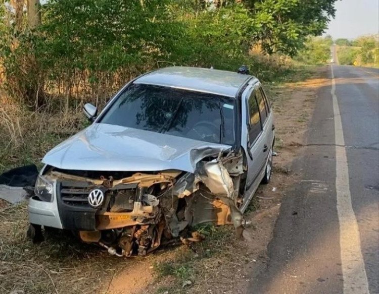 Veículo Gol colide com Fiat Toro após tentativa de fuga em fiscalização; suspeitos são presos com drogas