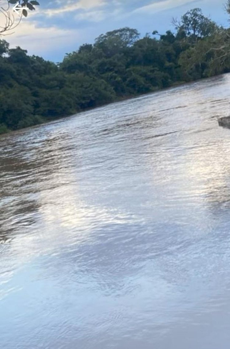 Criança de 10 anos desaparece após afogamento no Rio Jauru, em Porto Esperidião - MT; Tragédia ocorreu na tarde de domingo (19),  buscas pelo corpo continuam