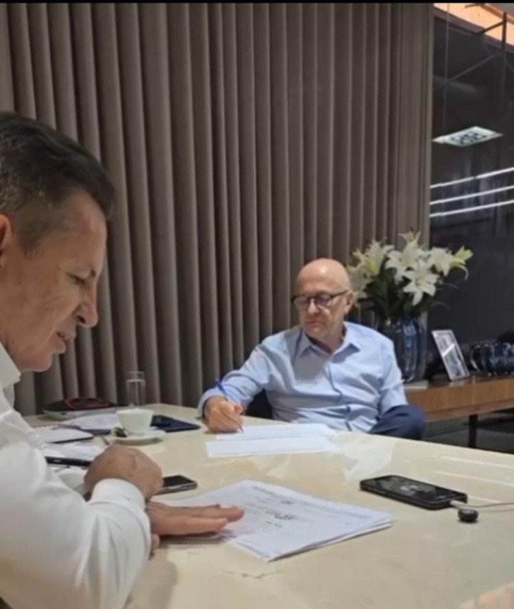 Ligação histórica: R$ 4,5 milhões em pavimentação garantidos para São José dos Quatro Marcos — anúncio foi feito direto pelo governador ao prefeito Jamis Silva