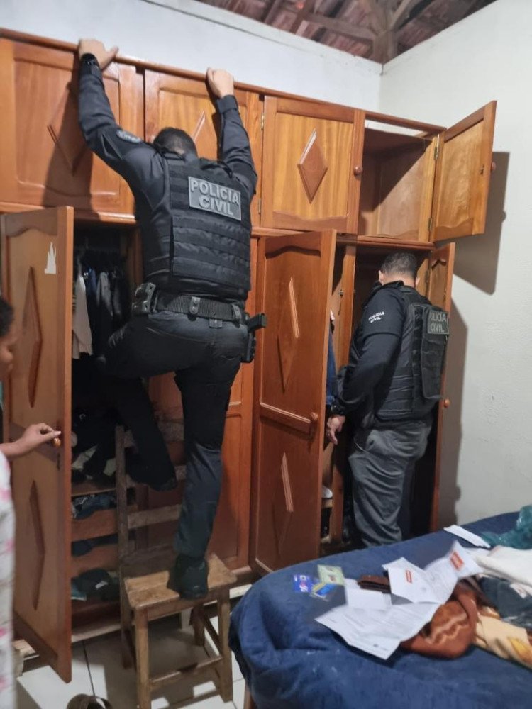 OPERAÇÃO NADA OCULTO Polícia Civil cumpre sete ordens judiciais contra suspeitos de furtar cooperativa de crédito em São José dos Quatro Marcos