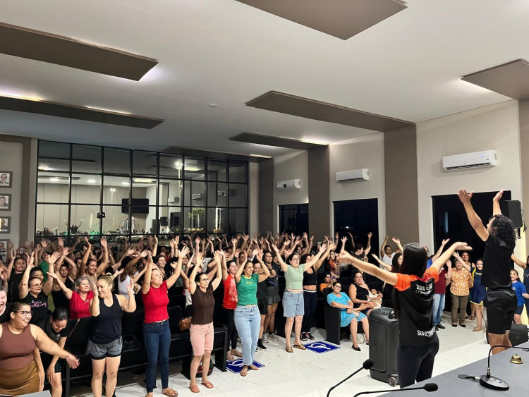 Ritmo, Saúde e Autoestima: Projeto Dança Mulher Reúne Cerca de 130 Participantes em Lançamento em Quatro Marcos