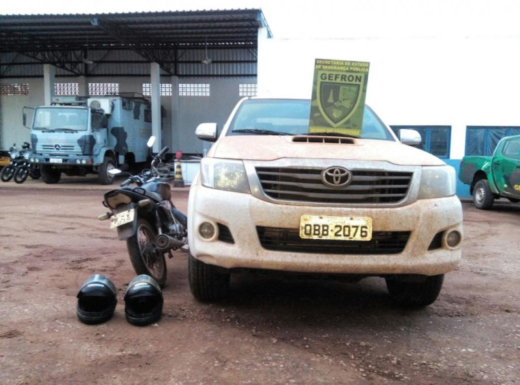 Gefron recupera na fronteira caminhonete roubada